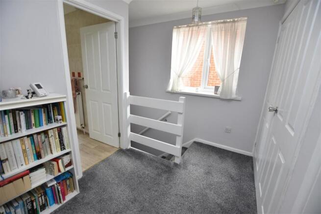 FIRST FLOOR LANDING