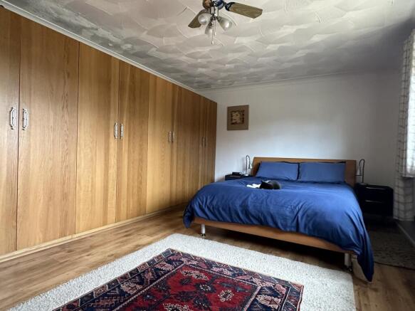 Bed 1.JPG