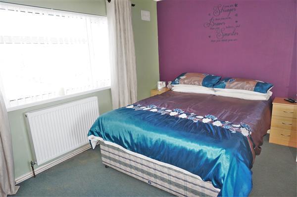 BACK BEDROOM 1 :