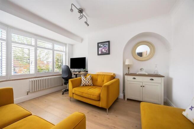 Fallowfield Cresecent 30 LOUNGE2.jpeg