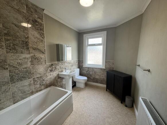 2 bed Terraced to rent Image 12