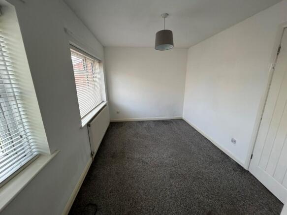 3 bed Semi-Detached to rent Image 8