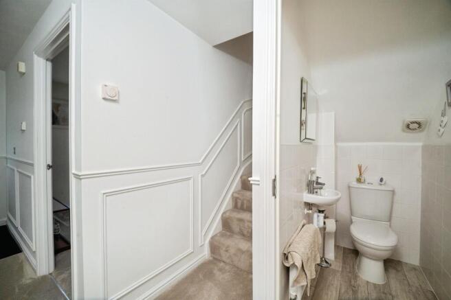 4 bed Detached for sale Image 7