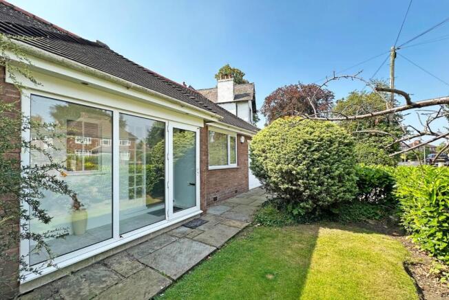 Woodlands Parkway, Timperley photo 4