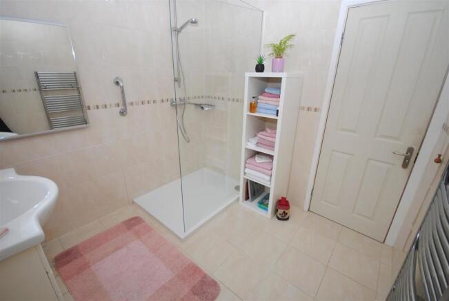 9richmondfieldlaneshower2.JPG