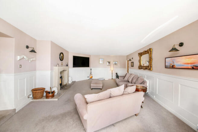 5 bed Detached for sale Image 6