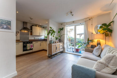 Princes Close, London, N4