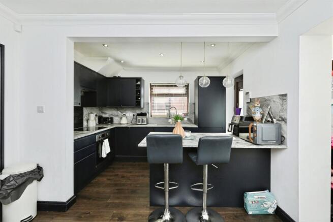 3 bed Semi-Detached for sale Image 9