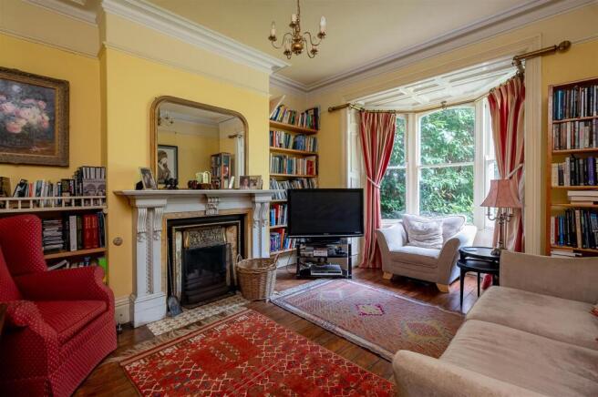 6 bed Semi-Detached for sale Image 9