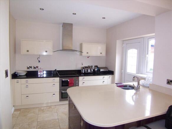 KITCHEN/BREAKFAST ROOM