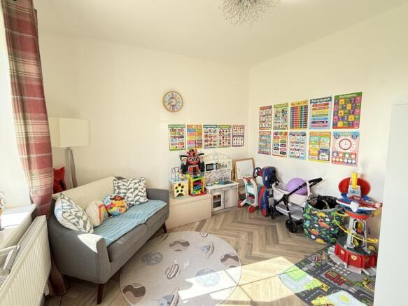 5 bed Detached for sale Image 6