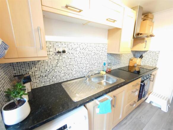 Kitchen 4.jpg