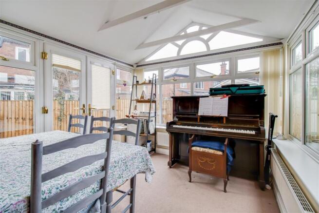 3 bed Semi-Detached for sale Image 6