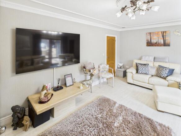 5 bed Detached for sale Image 11