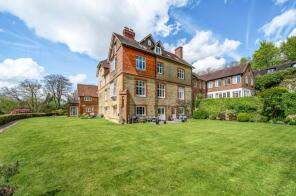 6, Fernden Heights, Fernden Lane, Haslemere GU27 3LN