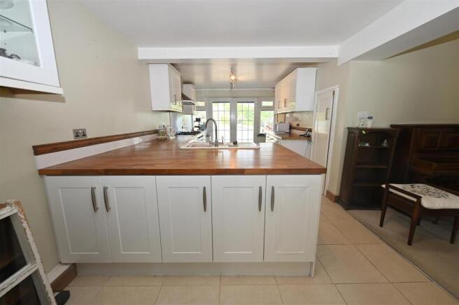 4 bed Semi-Detached for sale Image 5