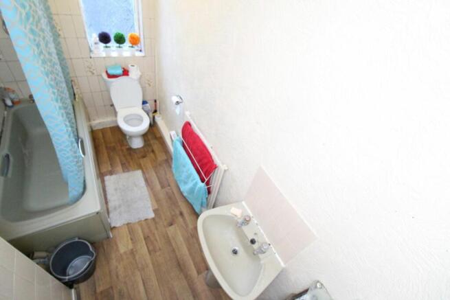 4 bed House Share to rent Image 4