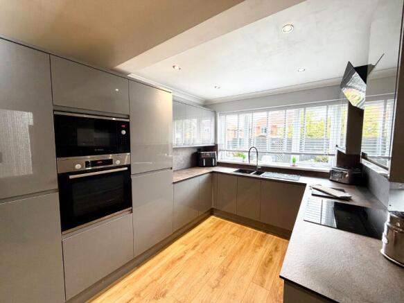 2 bed Semi-Detached Bungalow for sale Image 5