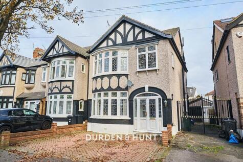 Queenborough Gardens, Ilford, IG2