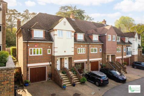 St. Nicholas Crescent, Pyrford, Woking