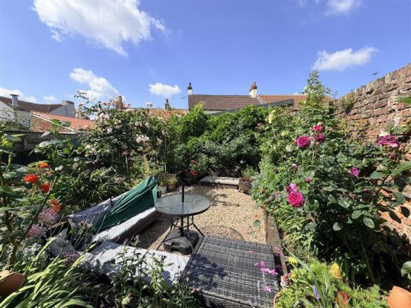 4 bed House for sale Image 12