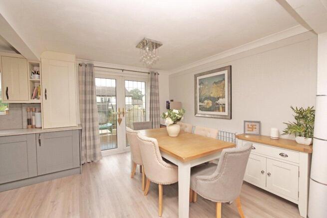 4 bed Semi-Detached for sale Image 4