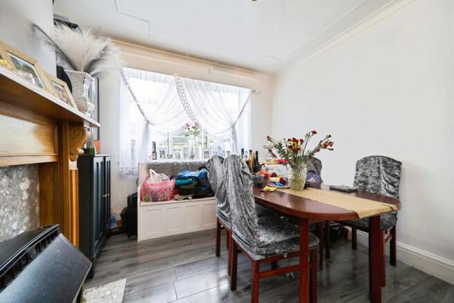 3 bed Semi-Detached for sale Image 4