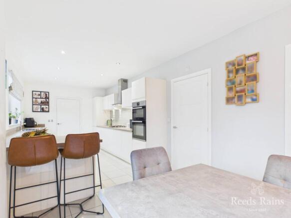 5 bed Detached for sale Image 12
