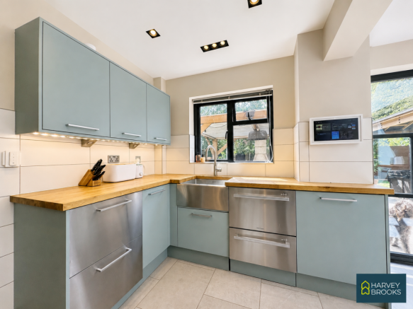 3 bed Semi-Detached for sale Image 8