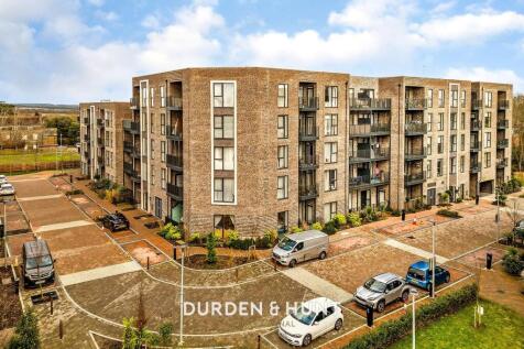 Academy Way, Loughton, IG10