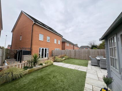 Thorn Tree Drive, Thornton