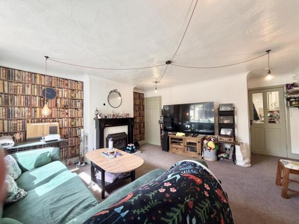 3 bed Semi-Detached for sale Image 4