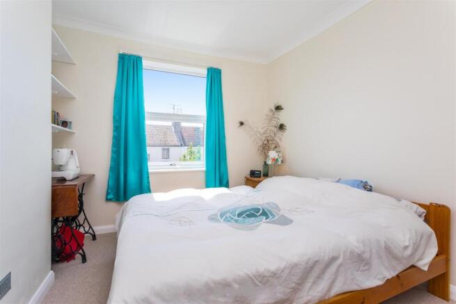 34 Clarendon Road Bed 1.JPG