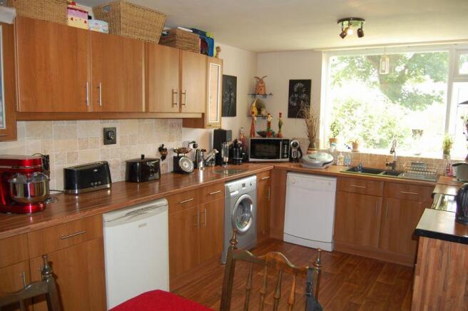 KITCHEN/DINING ROOM