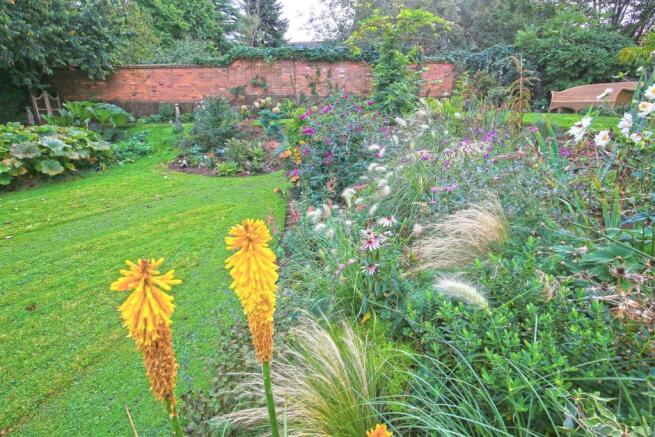 Ashton House-Garden