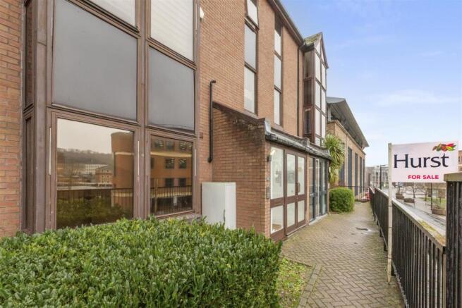 Flat 2, 8 Buckingham Place Bellfield Rd, HP13 5HW-