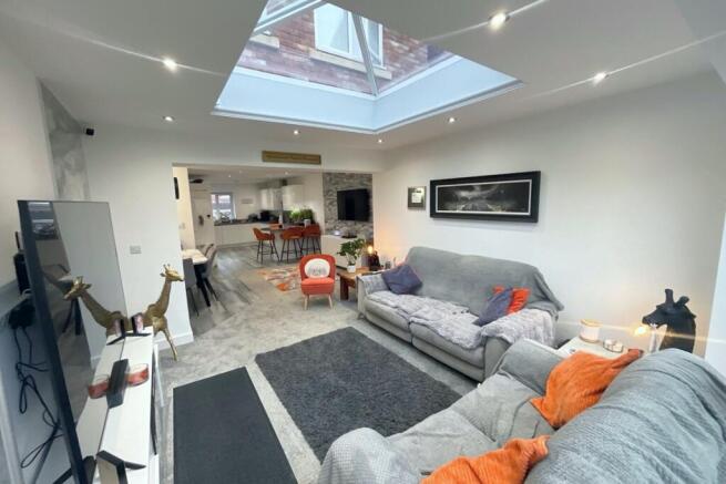 4 bed Detached for sale Image 8