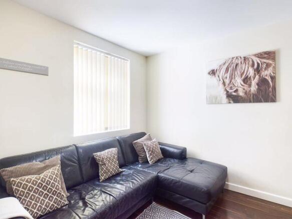 1 bed Town House to rent Image 8