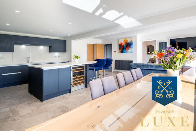 Logo Luxe (31 of ...