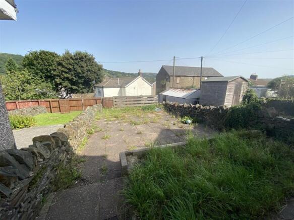 Expansive outdoor area with great potential...