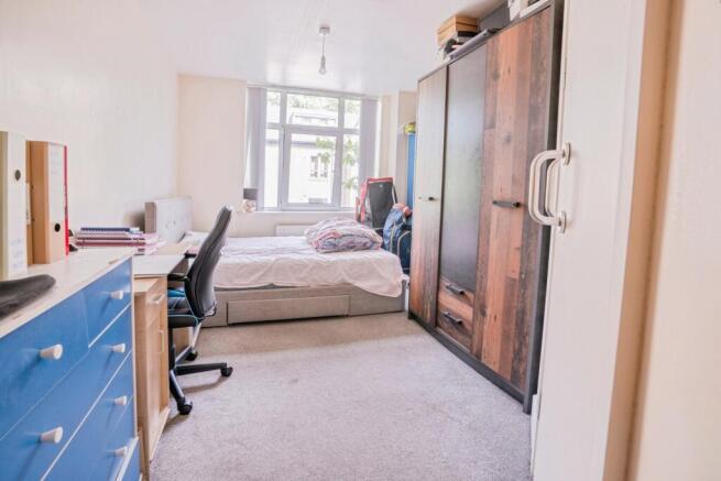 2 bed Flat for sale Image 7