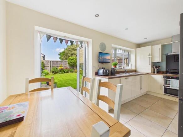 4 bed Semi-Detached for sale Image 4