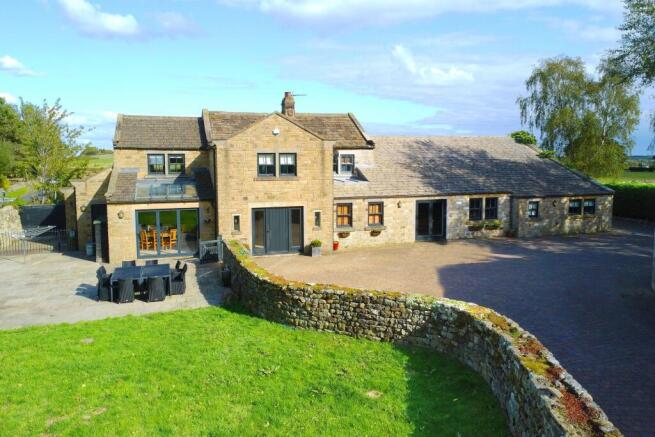 5 bed Detached for sale Image 11