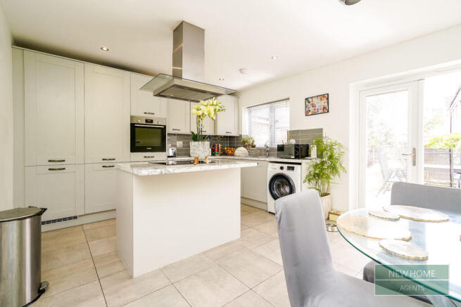 3 bed Semi-Detached for sale Image 2