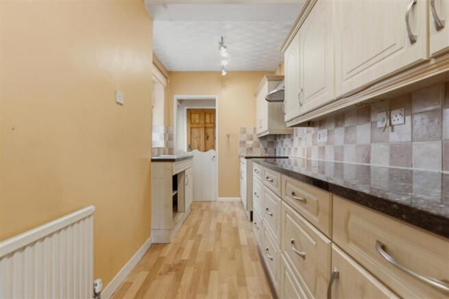 Kitchen 1.jpg
