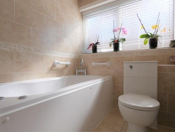 FAMILY BATHROOM F...