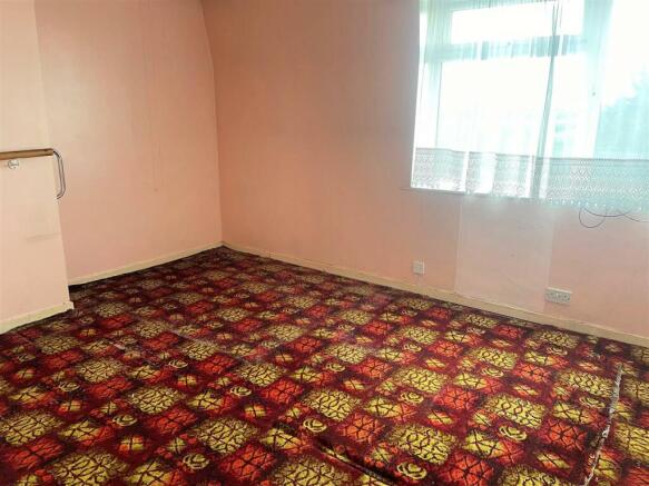 3 Holbrook View - Bedroom.jpg