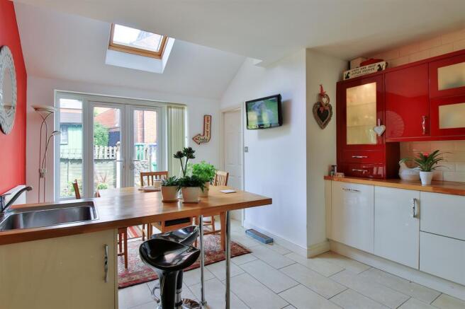 Kitchen / Dining Room (2)
