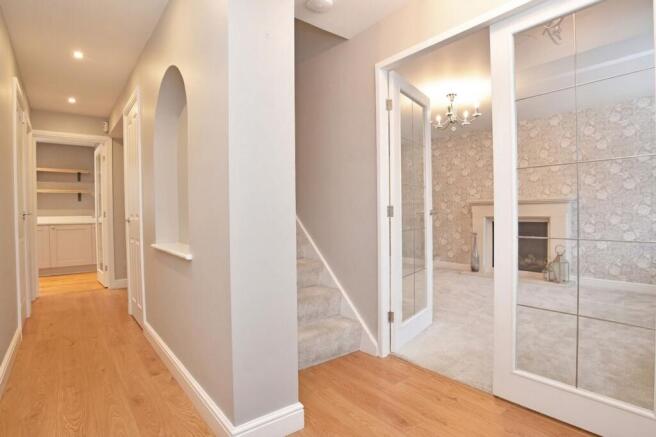 4 bed Detached to rent Image 6