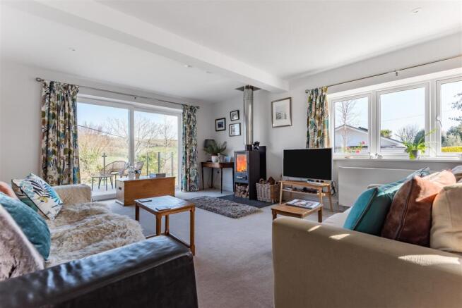 Sitting room 1.jpg